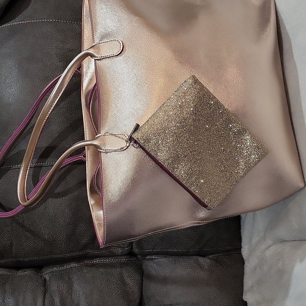 Elegant Rose Gold Tote Bag with Glitter Pouch - Picture 2 of 13